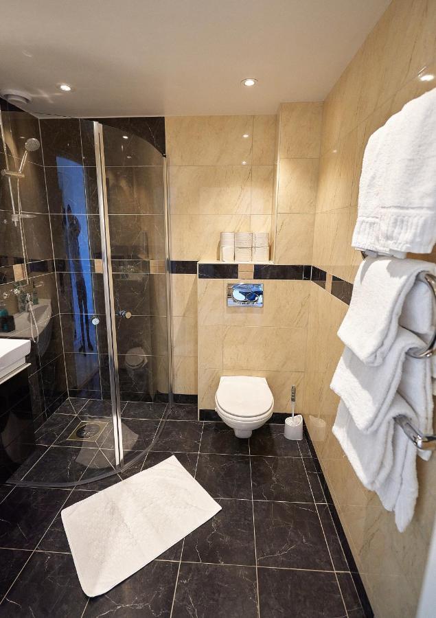 Staylong Hotell Täby Esterno foto